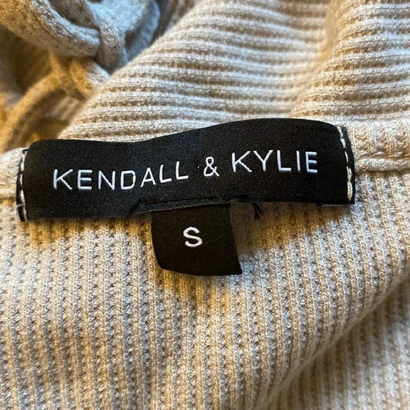 Kendall & Kylie Thermal Halter Neck Lace-Up Tank Oatmeal - Picture 4 of 4